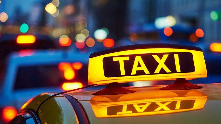 Traslado del aeropuerto con taxi a Málaga con Solrentspain